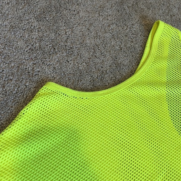 Jessica Simpson workout tank top - Picture 6 of 9